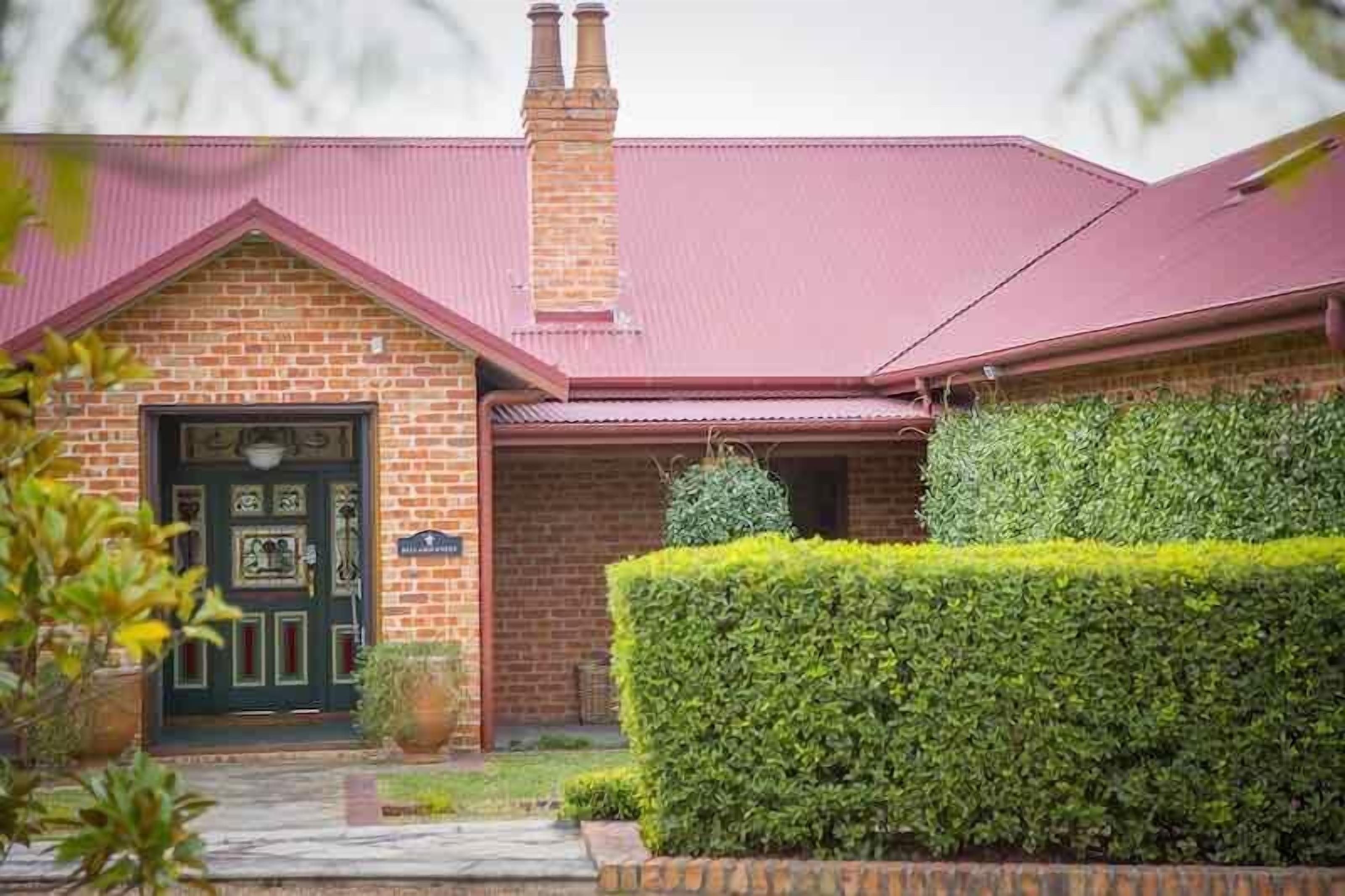 The Ballabourneen House - Grand Hunter Valley homestead - 4 bedrooms with infinity pool and open fireplace — image 17