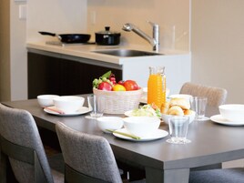 客房 (Japanese Western Style) | 房內夾萬、隔音、免費 Wi-Fi、床單