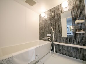 Badewanne und Dusche (separat), Komfortbadewanne