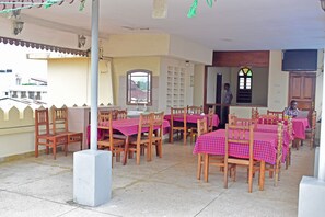 Free daily English breakfast - Funguni Palace Hotel (Zanzibar Town)