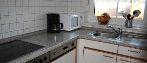 Køleskab, mikrobølgeovn, ovn, opvaskemaskine