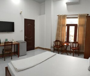 Deluxe Double Room | Minibar, desk, laptop workspace, blackout drapes