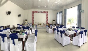 Phục vụ bữa sáng, bữa tối, bữa sáng muộn cuối tuần, món ăn Việt Nam 