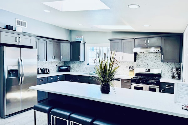 Frigorífic, microones, forn i placa de cuina