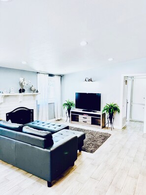 TV, lareira, pebolim