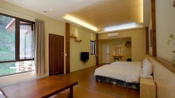 Quadruple Room, Balcony | Desk, blackout drapes, soundproofing, free WiFi