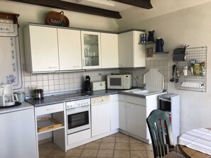 Kühlschrank, Mikrowelle, Ofen, Geschirrspüler