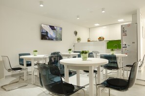 Shared fridge, microwave, oven, stovetop - Hostel Green (Zagreb)