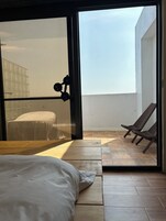 Sea view starry sky double room with bathtub | Desk, blackout drapes, bed sheets