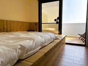 Sea view starry sky double room with bathtub | โต๊ะทำงาน, ผ้าม่านกันแสง, ผ้าปูที่นอน