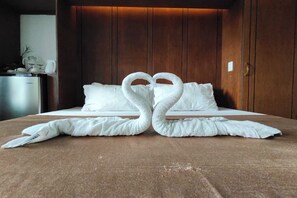 Deluxe Room | Desk, free WiFi, bed sheets