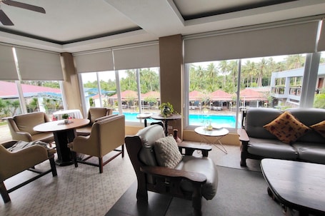 Sala de estar en el lobby. Angela's Resort and Leisure Farm