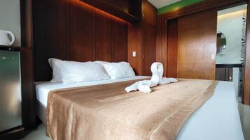 Desk, free WiFi, bed sheets