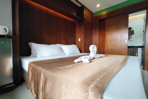 Deluxe Room | Desk, free WiFi, bed sheets - Angela's Resort and Leisure Farm (San Pablo)