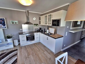 Réfrigérateur, micro-ondes, four, lave-vaisselle