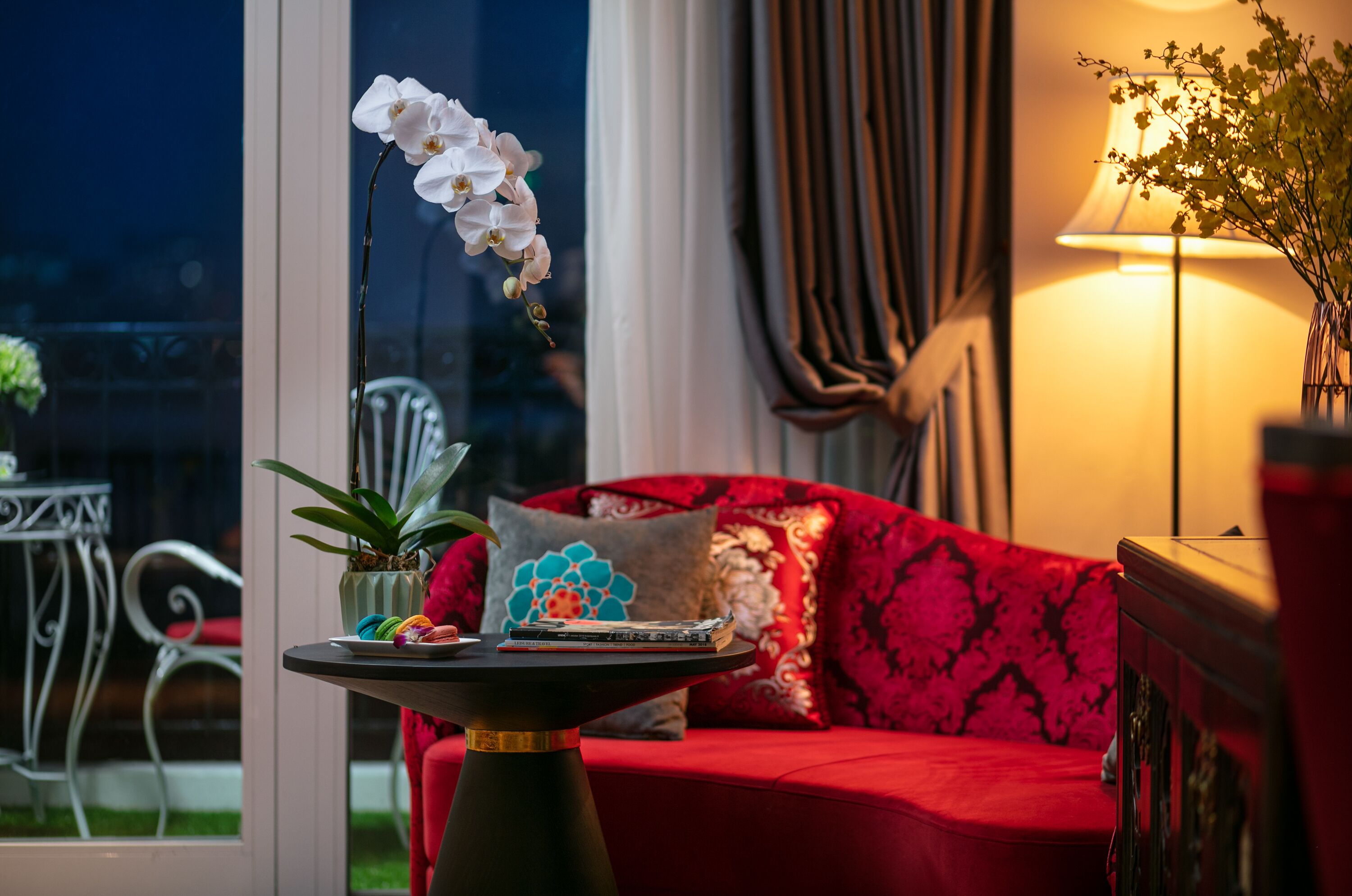 shining king suite | minibar, in-room safe, desk, soundproofing