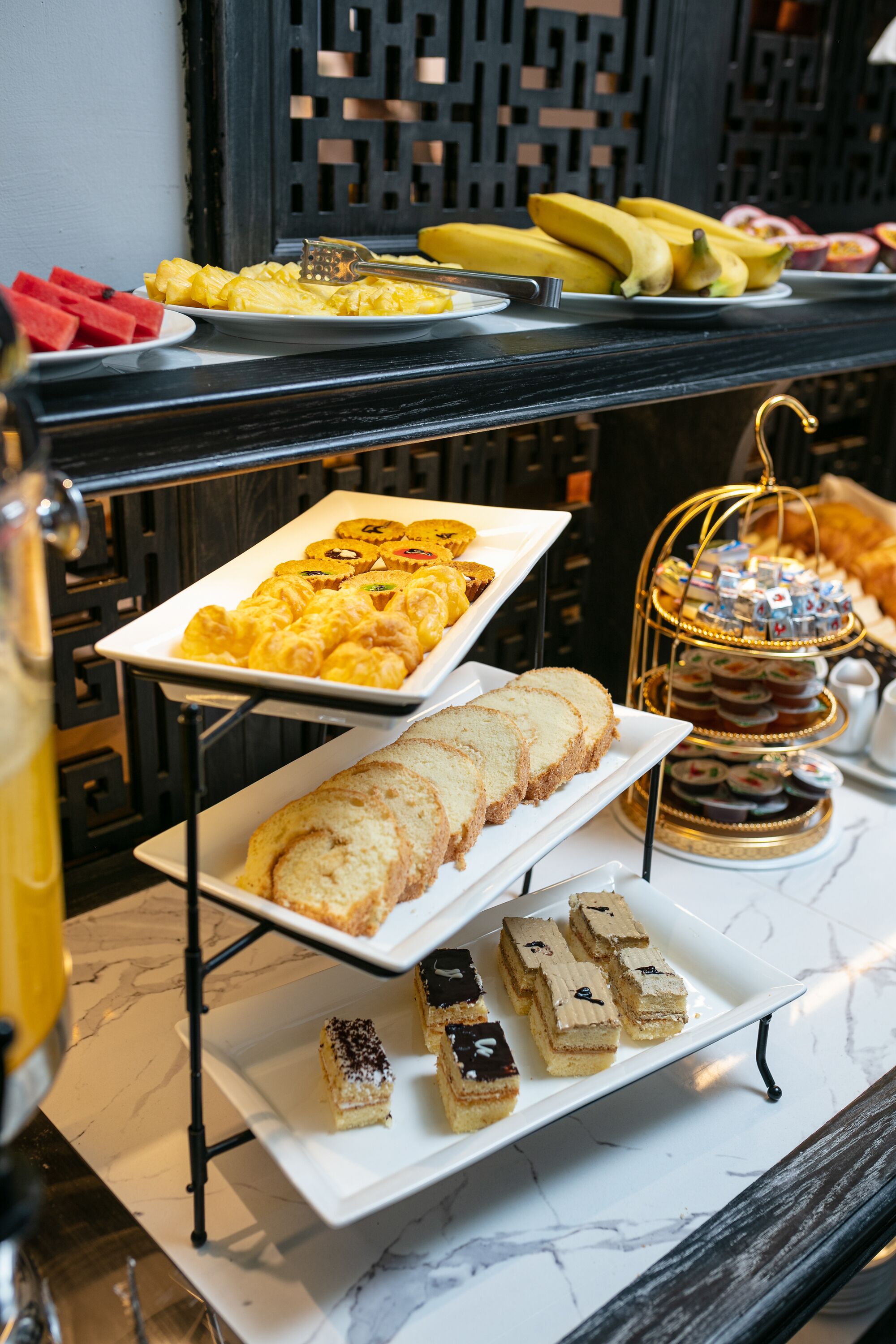 daily buffet breakfast (vnd 348000 per person)