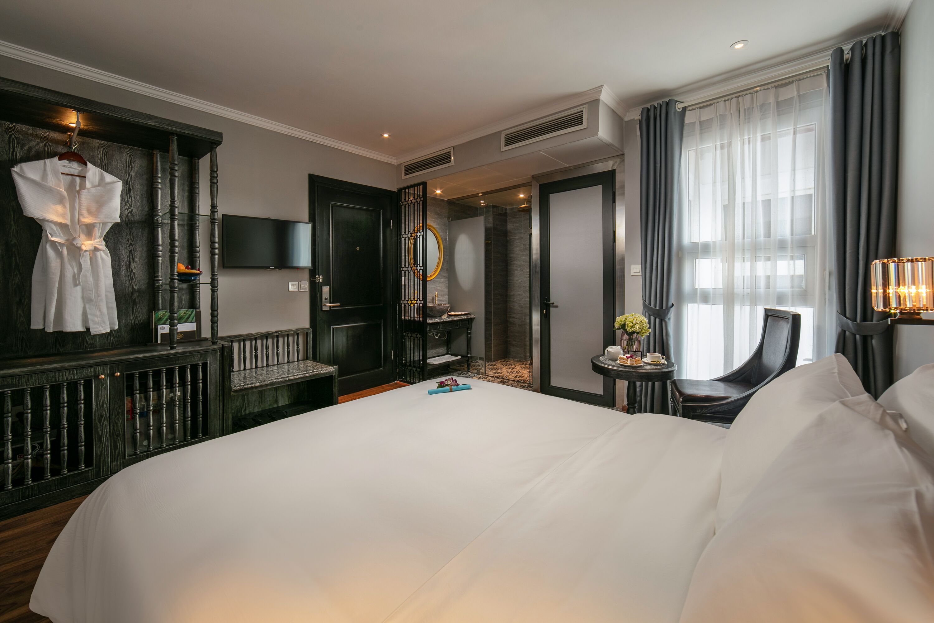 executive double or twin room | minibar, in-room safe, desk, soundproofing