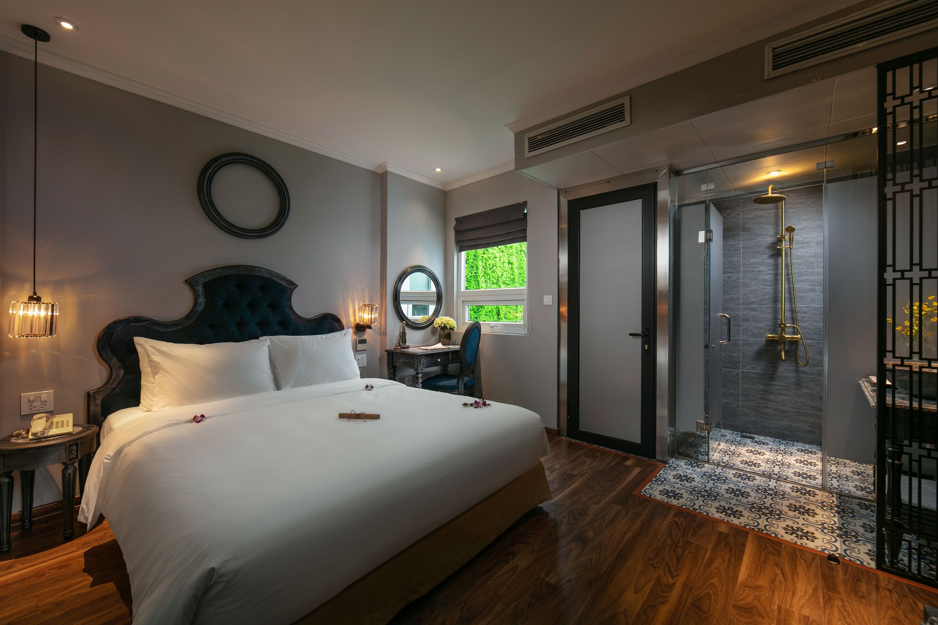 minibar, in-room safe, desk, soundproofing