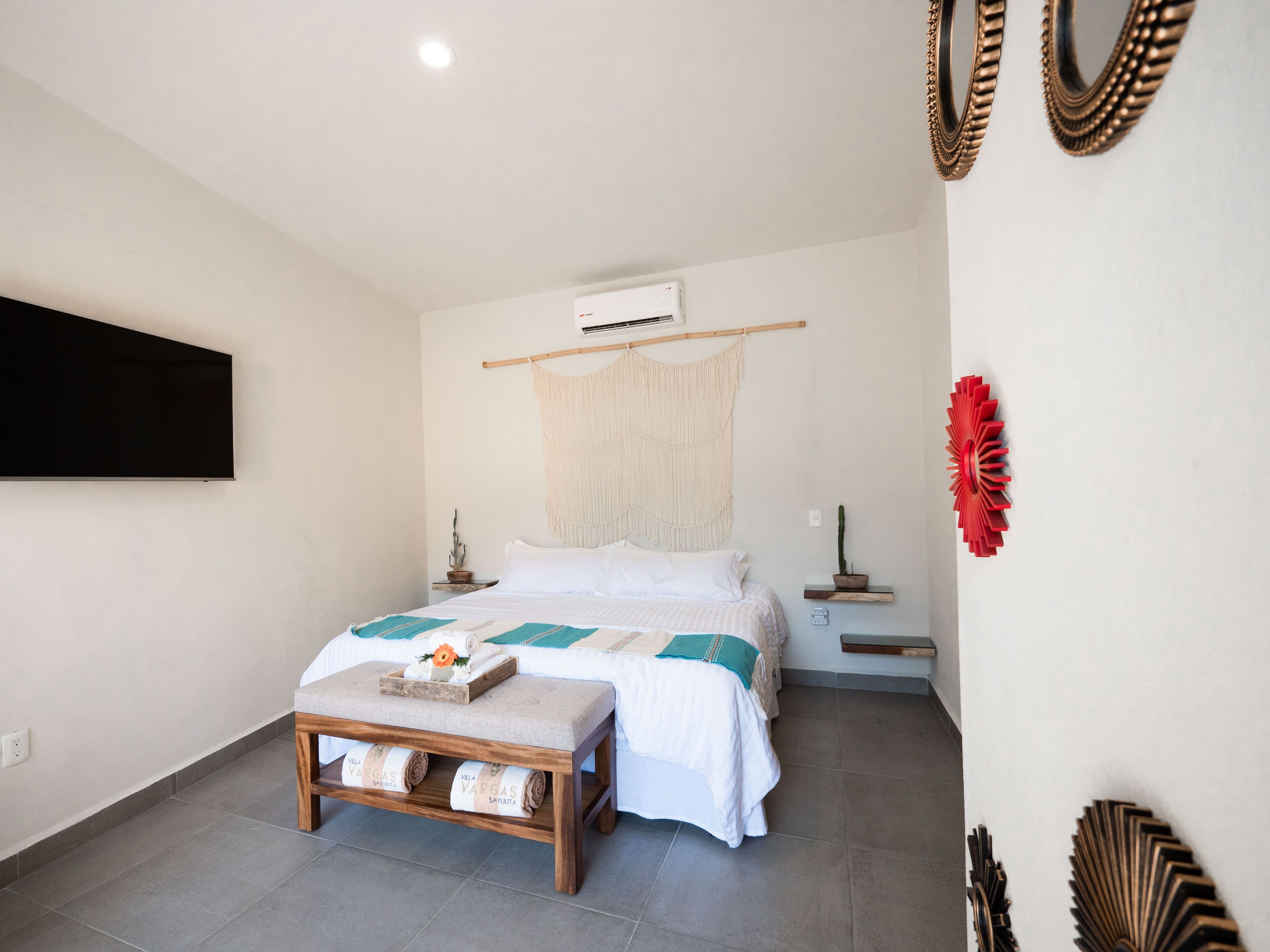 3 bedrooms, in-room safe, iron/ironing board, WiFi