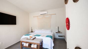3 bedrooms, in-room safe, iron/ironing board, WiFi