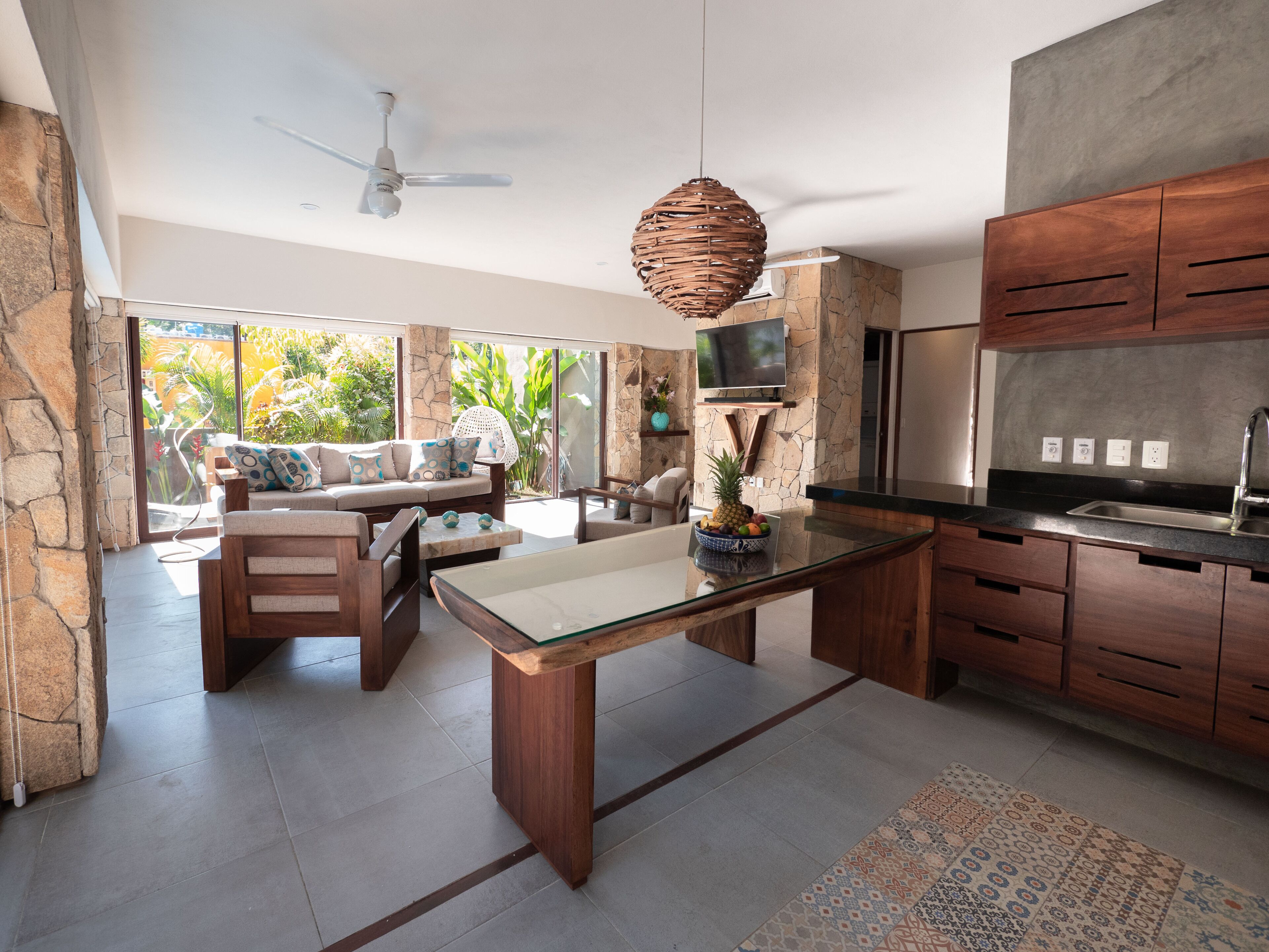 Flat-screen TV, stereo