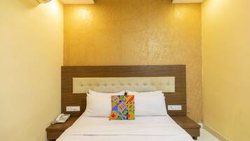 Deluxe Double or Twin Room | In-room safe, desk, iron/ironing board