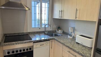 Réfrigérateur, micro-ondes, four, lave-vaisselle