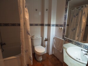 Badekar, hårføner og håndklær