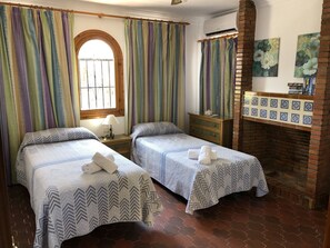 3 bedrooms, in-room safe, iron/ironing board, travel cot