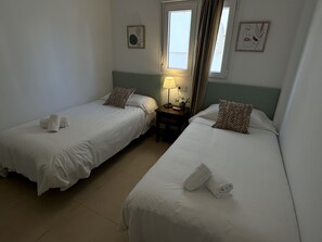 3 bedrooms, in-room safe, iron/ironing board, travel crib