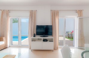 TV - Nerja Paradise Rentals - Villa Lily (Nerja)