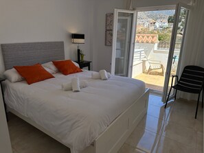 3 Schlafzimmer, Zimmersafe, Bügeleisen/Bügelbrett, Reisekinderbett
