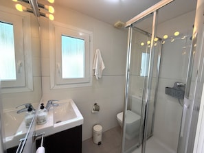 Shower, hair dryer, towels - Nerja Paradise Rentals - Villa Verania (Nerja)