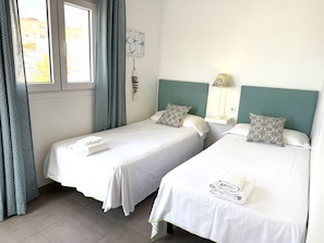 3 bedrooms, in-room safe, iron/ironing board, travel crib - Nerja Paradise Rentals - Villa Verania (Nerja)