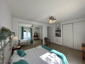 3 bedrooms, in-room safe, iron/ironing board, travel cot - Nerja Paradise Rentals - Villa Rayo de Sol (Nerja)