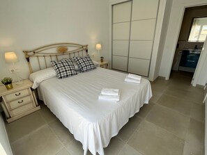 3 soveværelser, pengeskab på værelset, strygejern/strygebræt