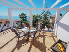 Outdoor dining - Nerja Paradise Rentals - Villa El Paraiso (Nerja)