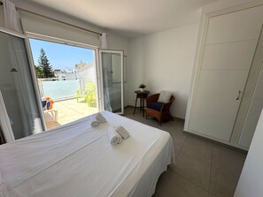 3 bedrooms, in-room safe, iron/ironing board, travel cot - Nerja Paradise Rentals - Villa Daisy (Nerja)