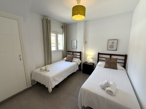 3 Schlafzimmer, Zimmersafe, Bügeleisen/Bügelbrett, Reisekinderbett