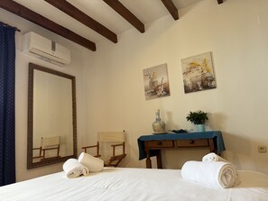 4 soverom, safe på rommet, strykejern/-brett og reiseseng for barn