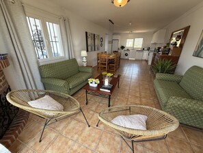 TV - Nerja Paradise Rentals - Villa Alminares (Nerja)