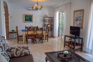 TV - Nerja Paradise Rentals - Villa Flamingo (Nerja)