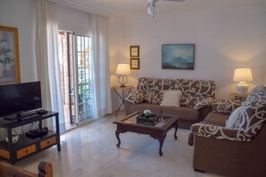 TV - Nerja Paradise Rentals - Villa Flamingo (Nerja)