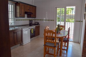 Frigorifero, microonde, forno, lavastoviglie