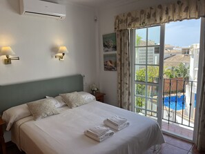 3 bedrooms, in-room safe, iron/ironing board, travel cot - Nerja Paradise Rentals - Villa Buganvilla (Nerja)