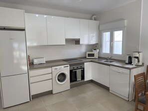 Fridge, microwave, oven, dishwasher - Nerja Paradise Rentals - Villa Suero (Nerja)