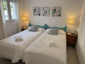 3 bedrooms, in-room safe, iron/ironing board, travel cot
