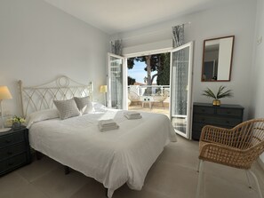 3 bedrooms, in-room safe, iron/ironing board, travel cot - Nerja Paradise Rentals - Villa Suero (Nerja)