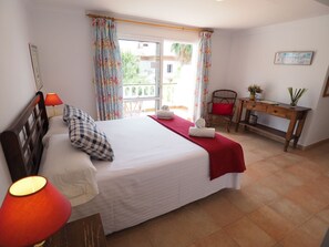 4 bedrooms, in-room safe, iron/ironing board, travel cot - Nerja Paradise Rentals - Villa Los Leones (Nerja)